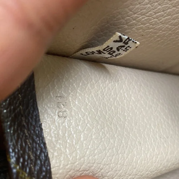 Authentic Louis Vuitton Sac Flat - Picture 9 of 9